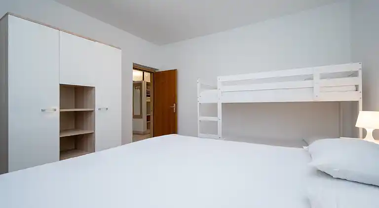 3-Zimmer-Ferienwohnung mit Terrasse Ljubac, Zadar (A-5831-a)