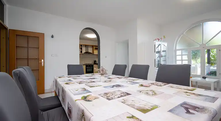 3-Zimmer-Ferienwohnung mit Terrasse Ljubac, Zadar (A-5831-a)