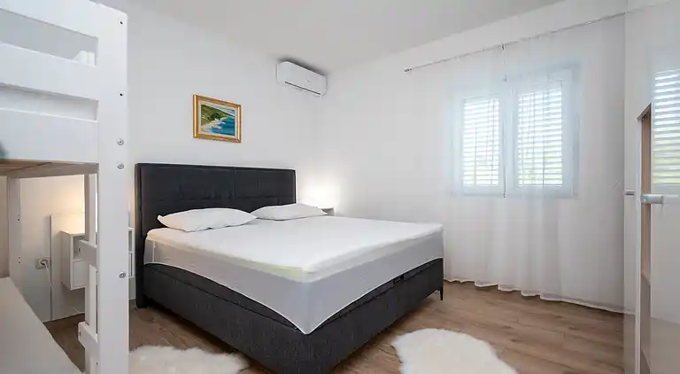 3-Zimmer-Ferienwohnung mit Terrasse Ljubac, Zadar (A-5831-a)