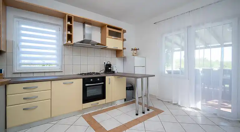 3-Zimmer-Ferienwohnung mit Terrasse Ljubac, Zadar (A-5831-a)