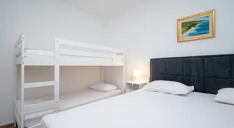 3-Zimmer-Ferienwohnung mit Terrasse Ljubac, Zadar (A-5831-a)