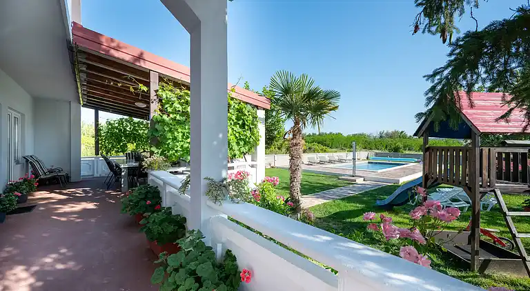 3-Zimmer-Ferienwohnung mit Terrasse Ljubac, Zadar (A-5831-a)