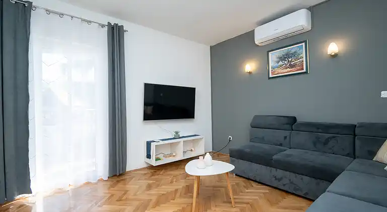 3-Zimmer-Ferienwohnung mit Terrasse Ljubac, Zadar (A-5831-a)