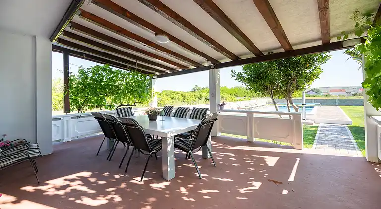 3-Zimmer-Ferienwohnung mit Terrasse Ljubac, Zadar (A-5831-a)