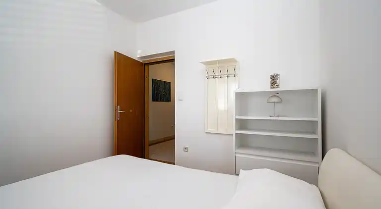 3-Zimmer-Ferienwohnung mit Terrasse Ljubac, Zadar (A-5831-a)