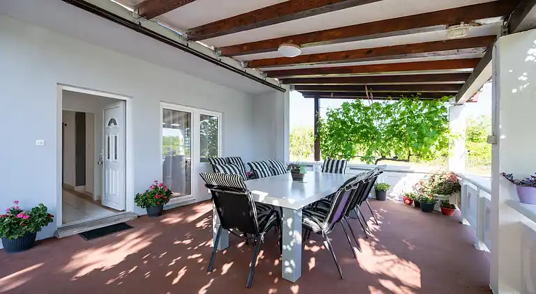 3-Zimmer-Ferienwohnung mit Terrasse Ljubac, Zadar (A-5831-a)