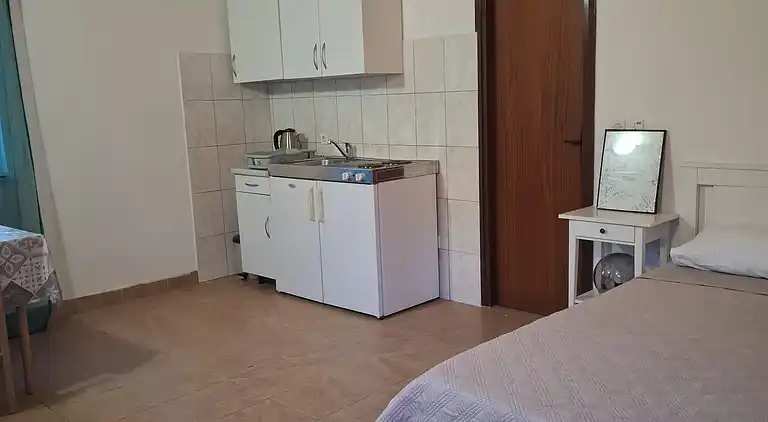 Studio Appartement mit Terrasse Grebastica, Sibenik