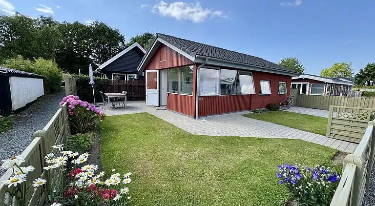 Hyggeligt sommerhus med kig til Kerteminde Fjord.