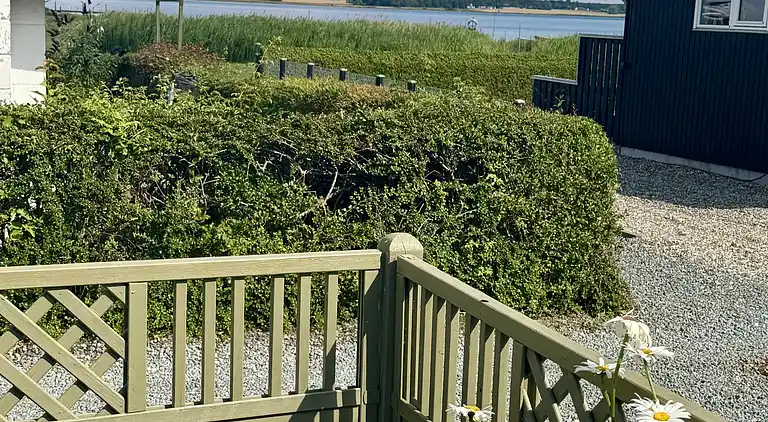 Hyggeligt sommerhus med kig til Kerteminde Fjord.
