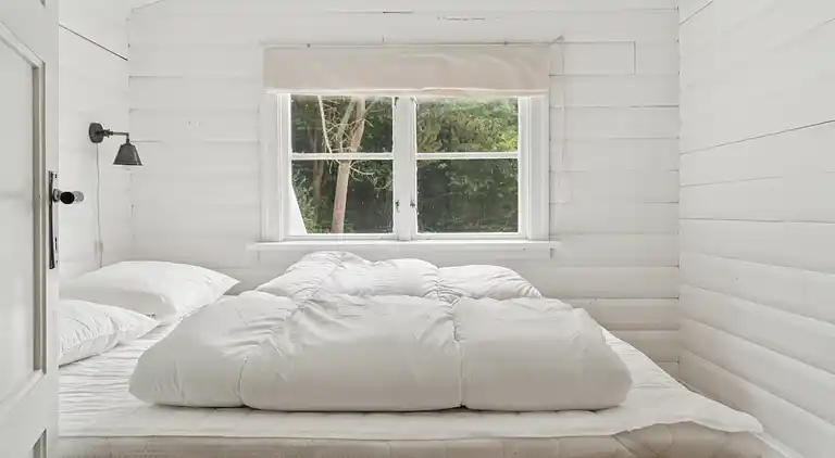 Tømmerhus i Dronningmølle, 150 m til stranden