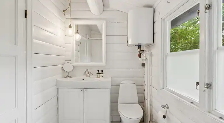 Tømmerhus i Dronningmølle, 150 m til stranden