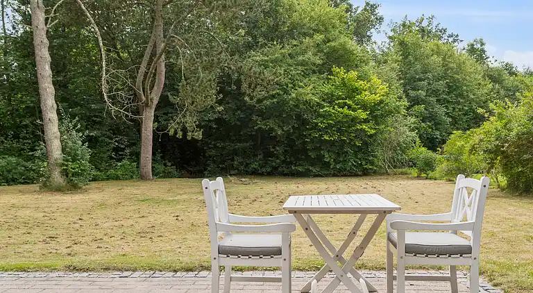 Tømmerhus i Dronningmølle, 150 m til stranden