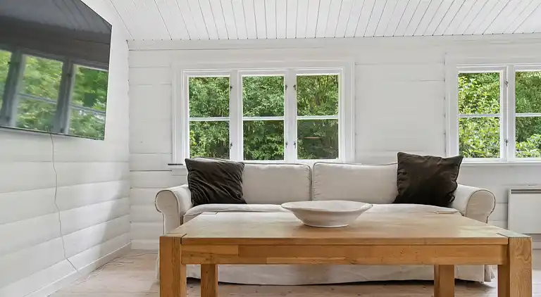 Tømmerhus i Dronningmølle, 150 m til stranden