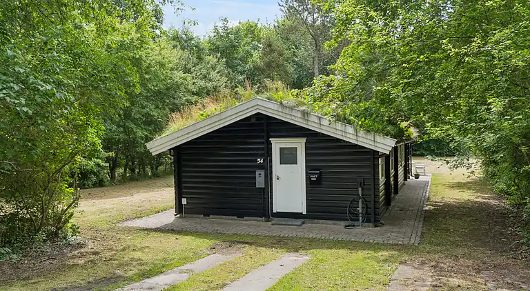 Tømmerhus i Dronningmølle, 150 m til stranden