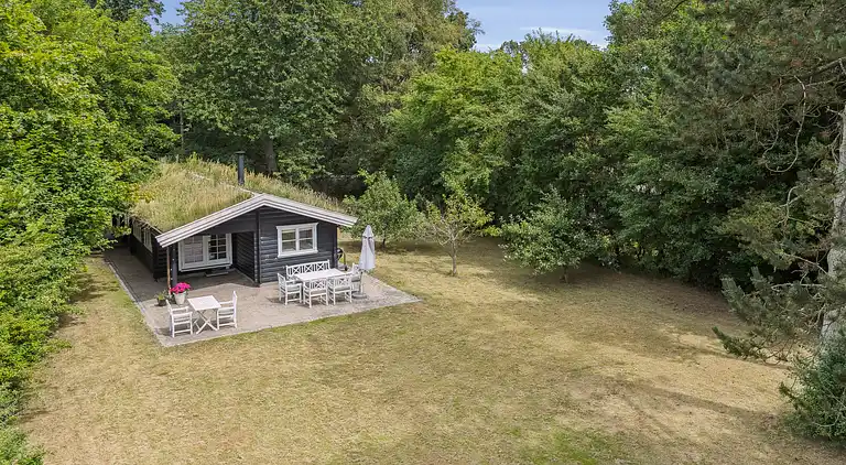 Tømmerhus i Dronningmølle, 150 m til stranden