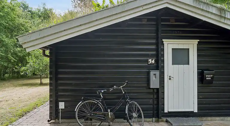 Tømmerhus i Dronningmølle, 150 m til stranden