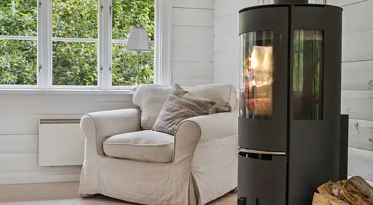 Tømmerhus i Dronningmølle, 150 m til stranden