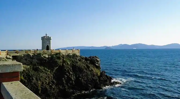 Gårdshus i Suvereto