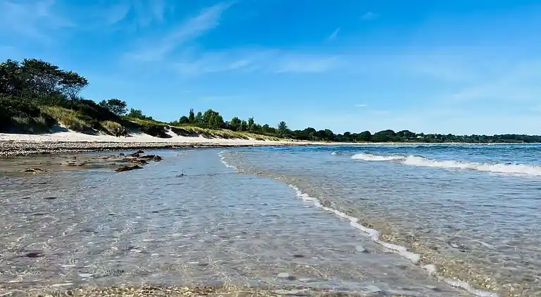 Tømmerhus i Dronningmølle, 150 m til stranden