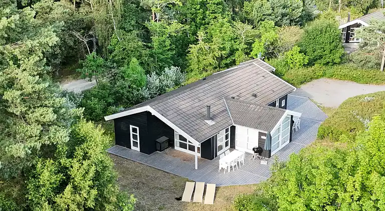 Lækkert sommerhus tæt på fantastisk badestrand