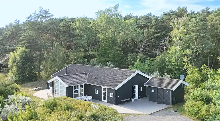 Lækkert sommerhus tæt på fantastisk badestrand