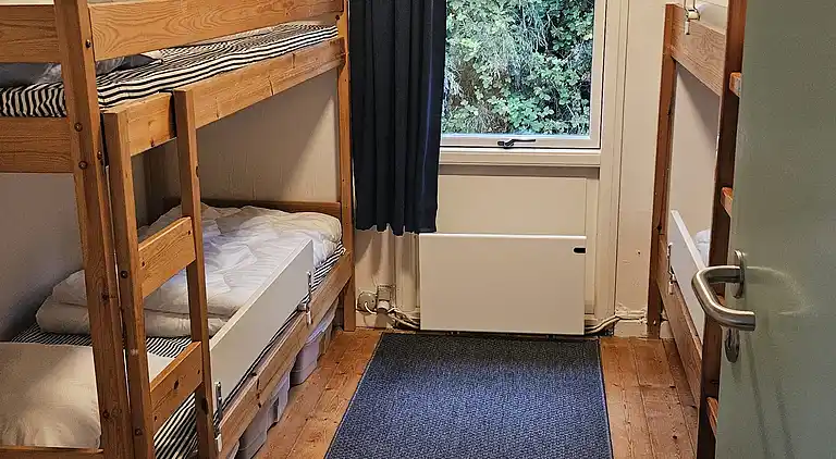 Velkommen til vores charmerende lille sommerhus!