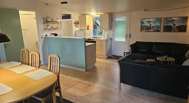Velkommen til vores charmerende lille sommerhus!