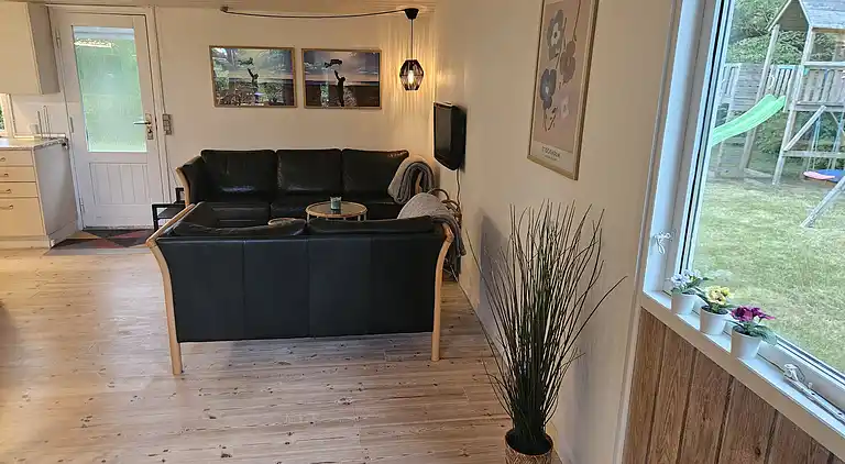 Velkommen til vores charmerende lille sommerhus!