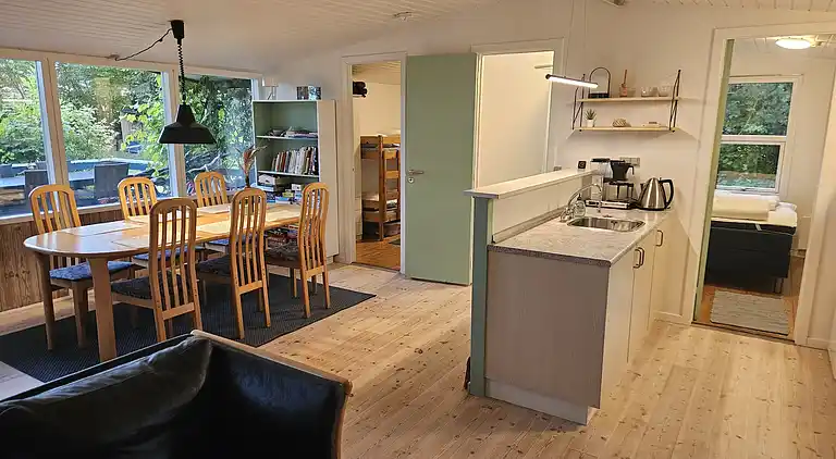 Velkommen til vores charmerende lille sommerhus!