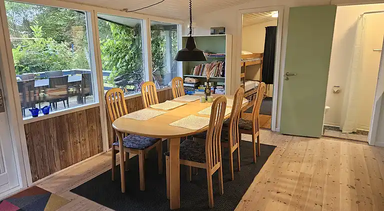 Velkommen til vores charmerende lille sommerhus!