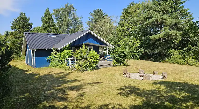 Velkommen til vores charmerende lille sommerhus!