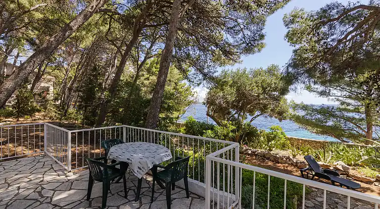 2-Zimmer-Haus am Strand Ivan Dolac, Hvar (K-140)