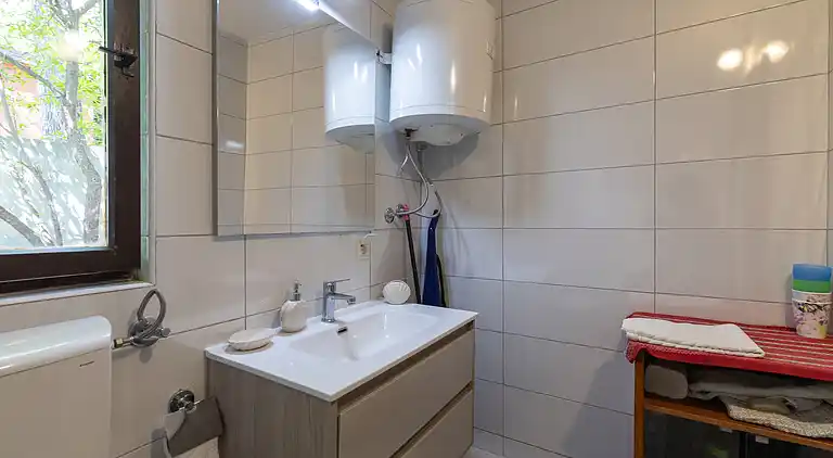 2-Zimmer-Haus am Strand Ivan Dolac, Hvar (K-140)