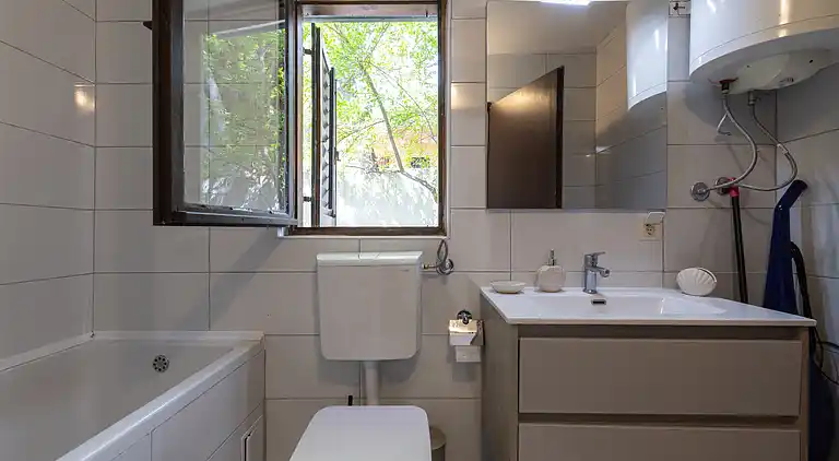 2-Zimmer-Haus am Strand Ivan Dolac, Hvar (K-140)