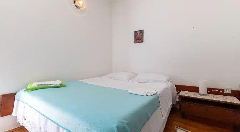 2-Zimmer-Haus am Strand Ivan Dolac, Hvar (K-140)