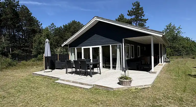 Hyggeligt sommerhus med vildmarksbad