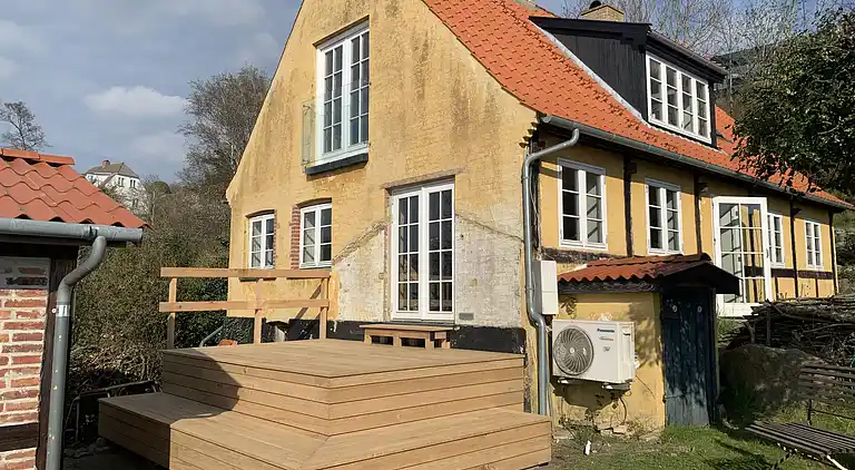 Schönes Haus mit Meerblick und Kamin