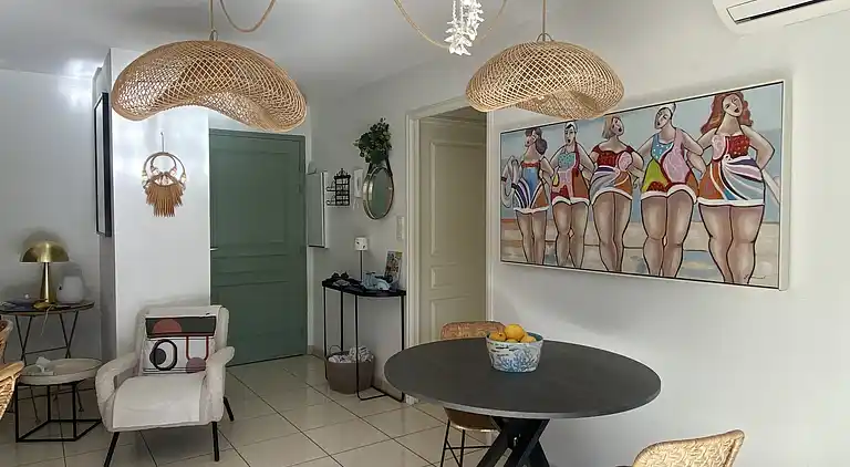 Bikini, eine Wohnung in der Nähe des Platzes