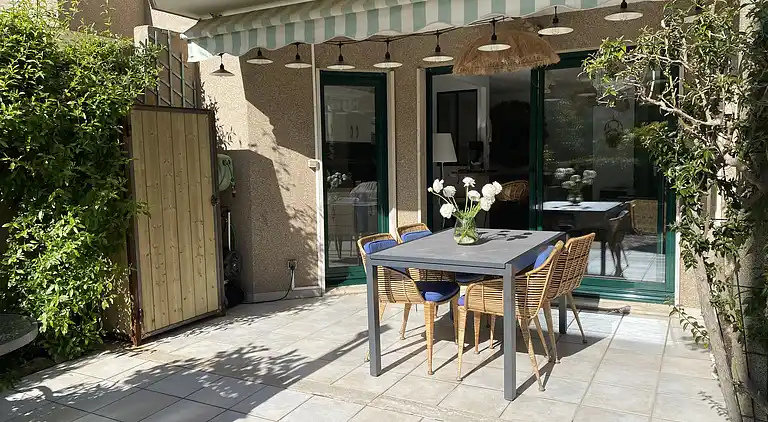 Bikini, eine Wohnung in der Nähe des Platzes