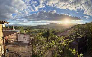 Hillside home with fantastic view - 7 beds - only 1h from