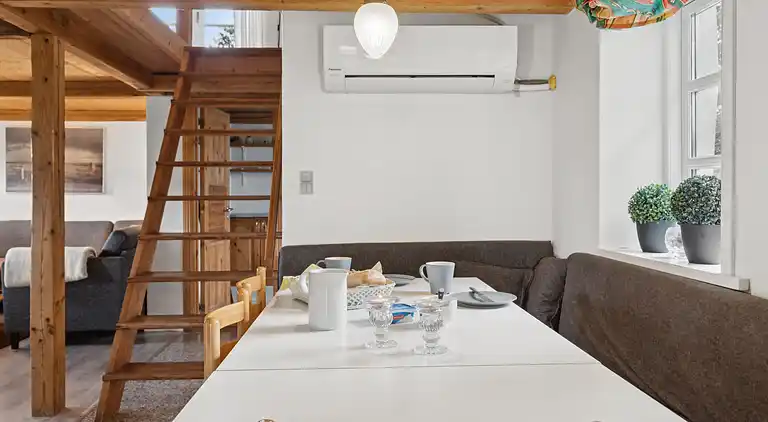 Hyggeligt sommerhus med kig til Vesterhavet