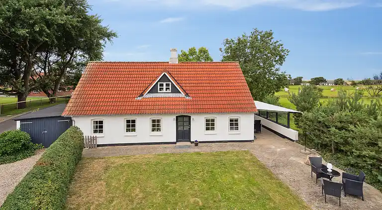 Hyggeligt sommerhus med kig til Vesterhavet