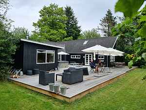 Modern house with outdoor spa and sauna