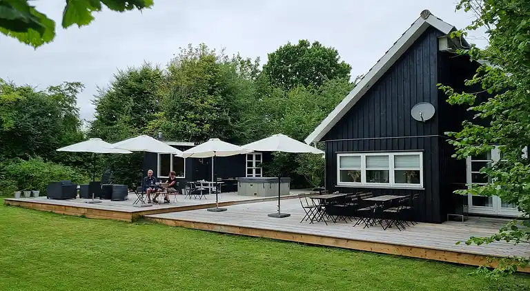 Moderne hus til kip med udespa og sauna 