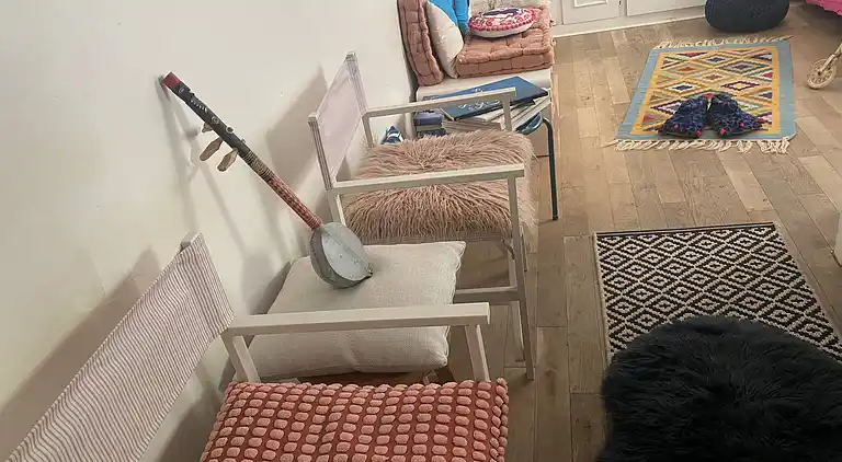 Cosy Eiffel Tower Design Studio