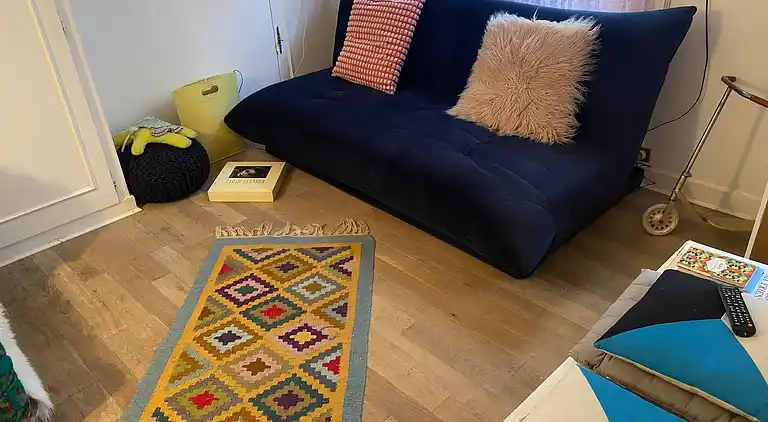 Cosy Eiffel Tower Design Studio