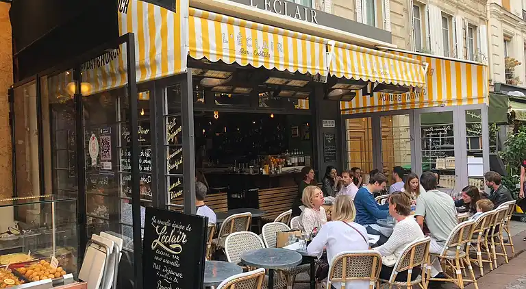 Cosy Eiffel Tower Design Studio