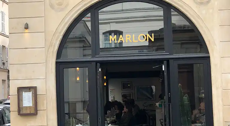 Cosy Eiffel Tower Design Studio