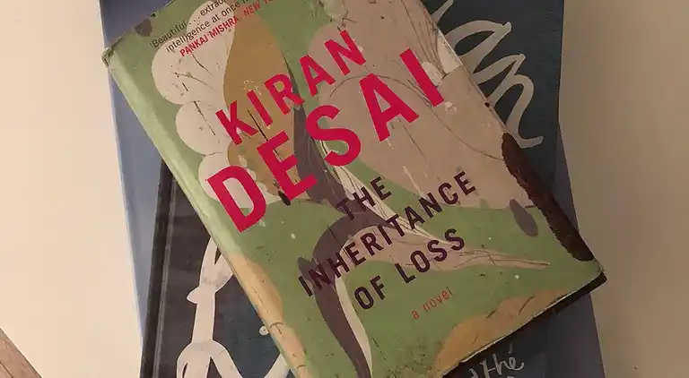 Cosy Eiffel Tower Design Studio