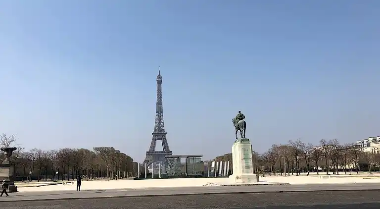 Cosy Eiffel Tower Design Studio